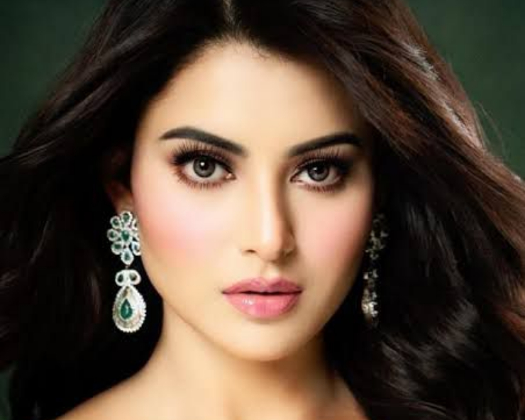Actress Urvashi Rautela takes the internet by ...