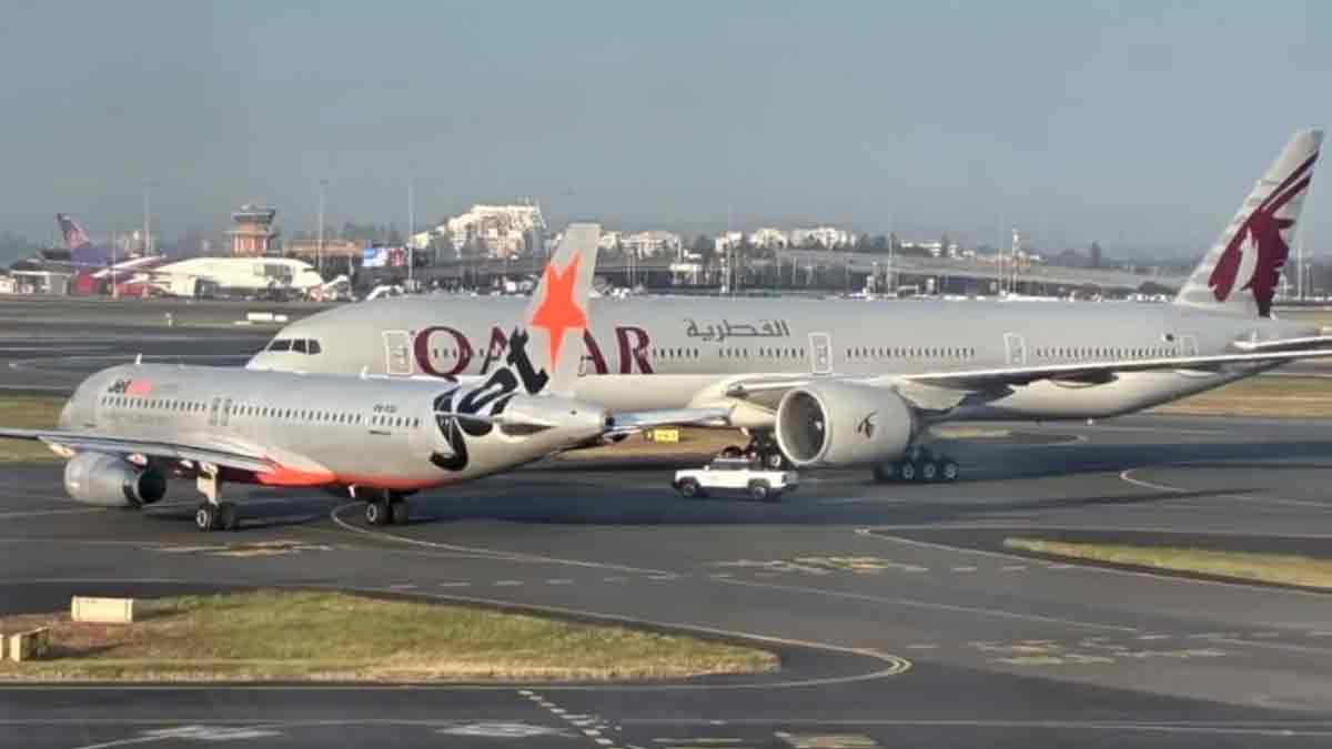 Australia: 2 planes almost collide on Sydney ...