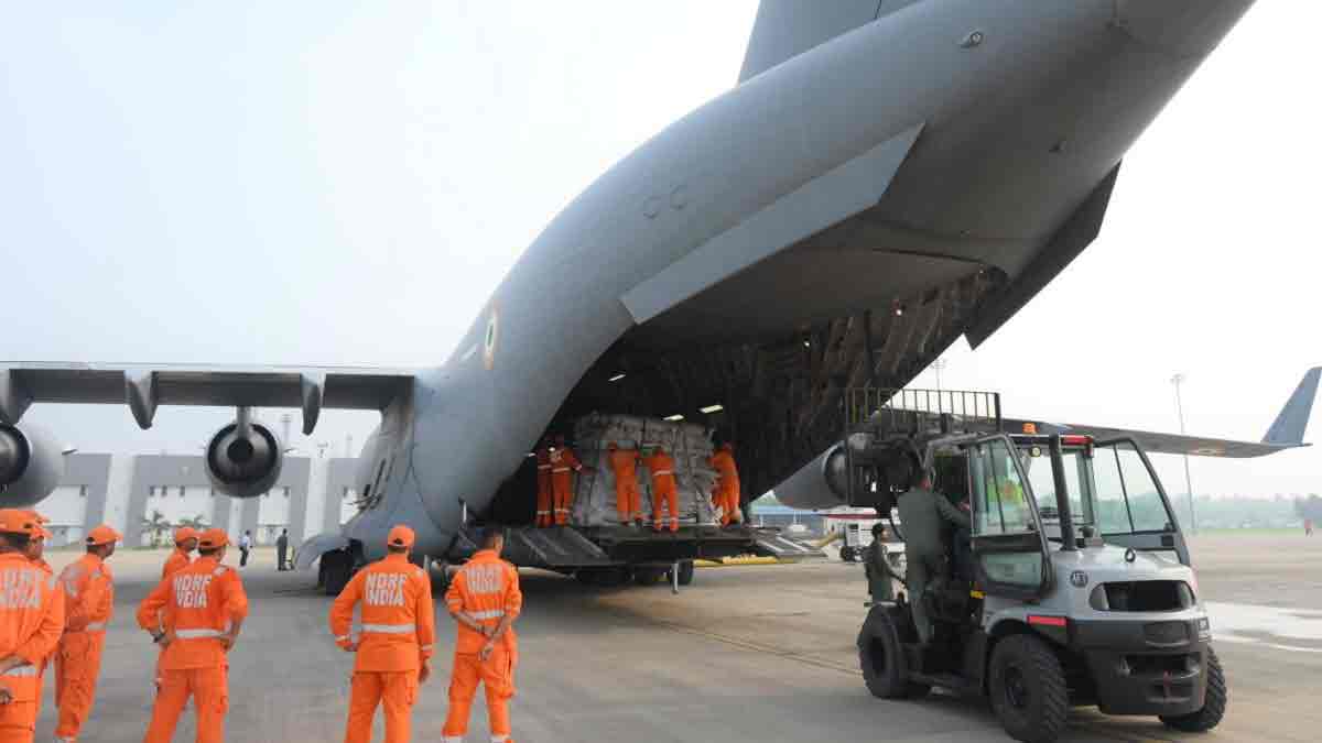 India steps up efforts as hundreds missing in ...