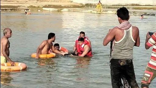 8 people died due to drowning in Meshwa river