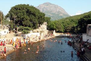 પિતૃ તર્પણ માટે પ્રખ્યાત દામોદર કુંડ 2 દિવસ માટે ...