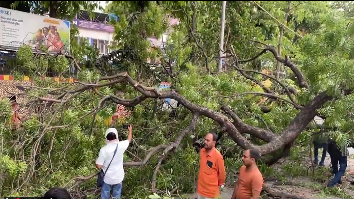 યૂપીમાં વાવાઝોડાનો કહેર, 37 નાં મોત, અનેક ...