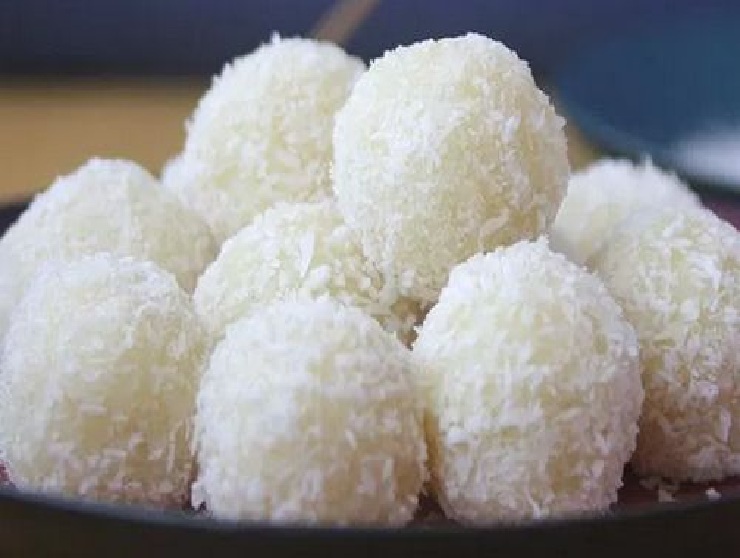 Coconut laddu- નારિયેળના લાડુ