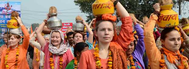 पायलट बाबा के हरिद्वार यज्ञ में विदेशियों की धूम