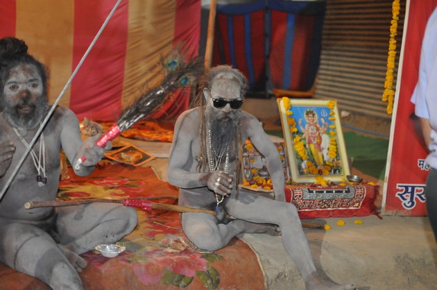 રૂપિયા આપો અને ફોટા લઈ લો....