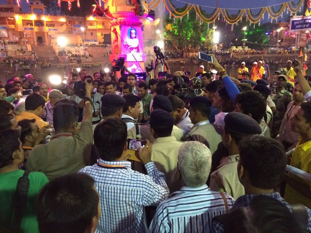 उज्जैन सिंहस्थ में पत्रकारों के साथ पुलिसकर्मियों ...