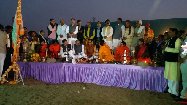 बलात्कारियों को मिले फांसी, संविधान में करो ...