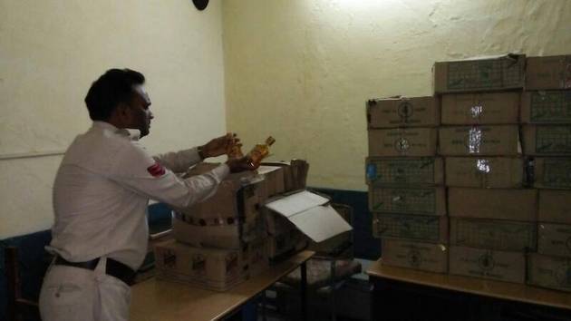 नर्मदा के निकट शराबबंदी, अवैध कारोबार जारी