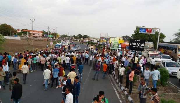 किसान आंदोलन : लोक लुभावन राजनीति का खतरनाक ...