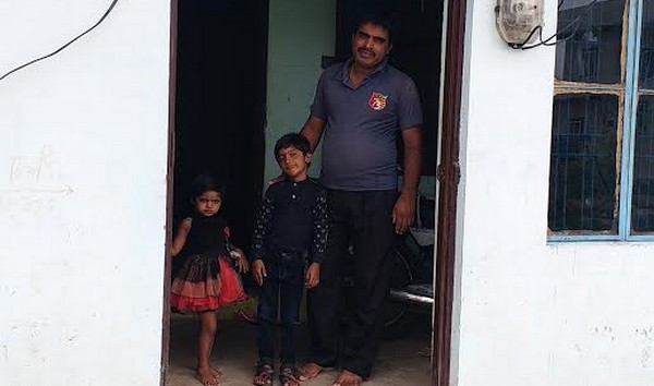 खौफनाक! नींद खुली तो सिर पर बैठा था कोबरा...
