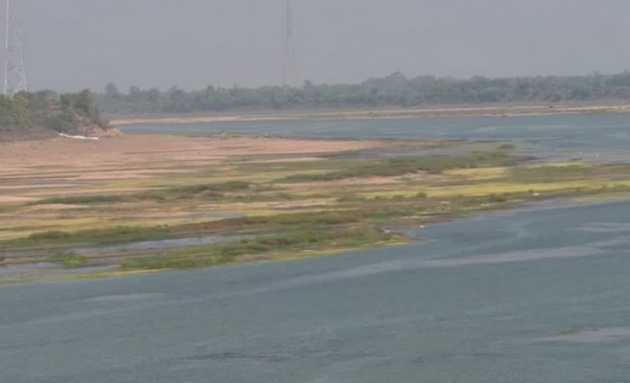 नर्मदा कई स्थानों पर सूखी, सहायक नदियां भी प्यासी