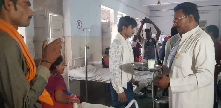 किसान आंदोलन में किसानों का नया रूप, अस्पताल में ...