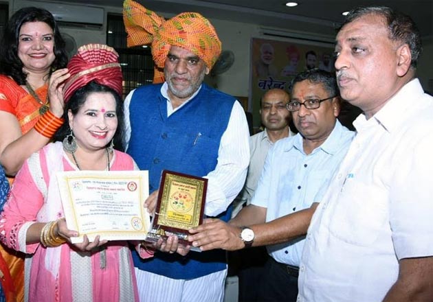 हरियाणा में डॉ. निशा माथुर को 'विलक्षणा समाजसेवा ...