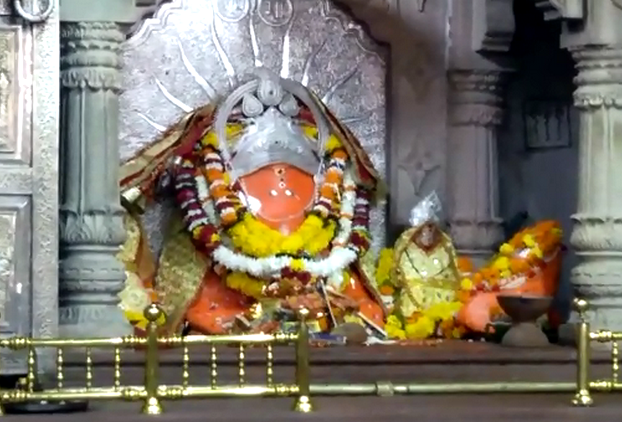 मां विजयासन धाम सलकनपुर में उमड़ा श्रद्धालुओं का ...