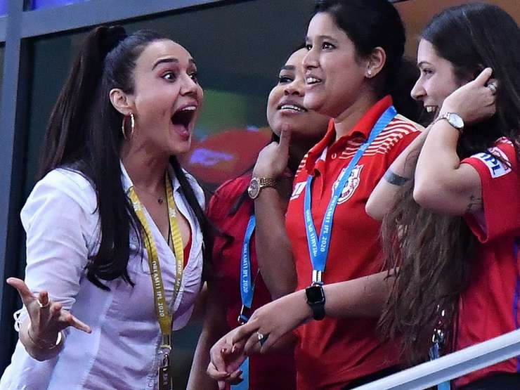 Special story : प्रीति जिंटा के Flying kiss को ...