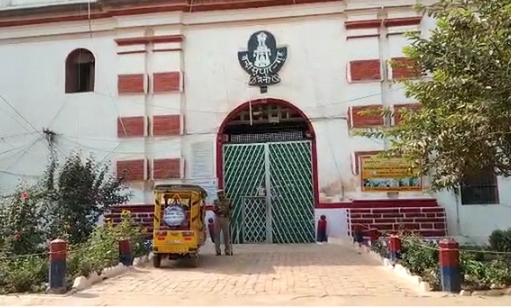 Naini Central Jail | प्रयागराज : नैनी सेंट्रल जेल में Corona विस्फोट ...