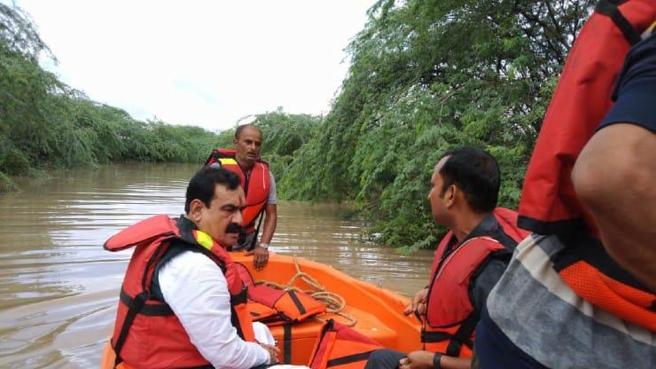 ग्वालियर-चंबल संभाग के 7 जिले बाढ़ में डूबे,दतिया में गृहमंत्री नरोत्तम मिश्रा प्रभावित इलाकों में पहुंचे - Vimarsana News