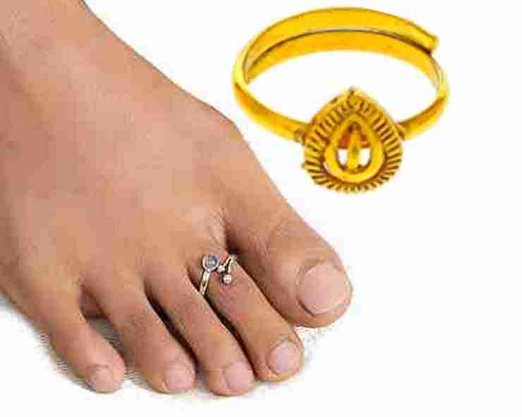 gold bichiya in foot