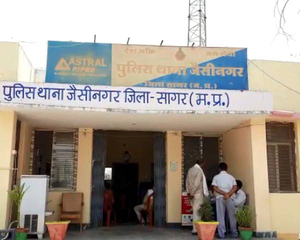 जीजा के सामने युवती से गैंगरेप, 2 नाबालिगों ने भी ...