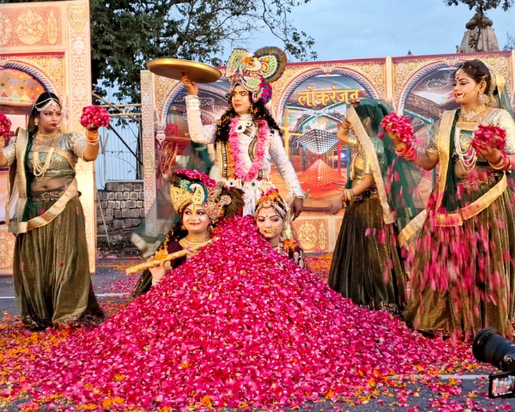 खजुराहो नृत्य महोत्‍सव : 100 किलो फूलों से की ...