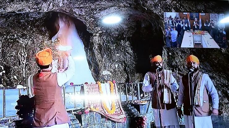 Amarnath Yatra : अमरनाथ यात्रा की प्रथम पूजा गुफा में संपन्न, उपराज्यपाल सिन्हा ने दिया यात्रा का न्‍योता