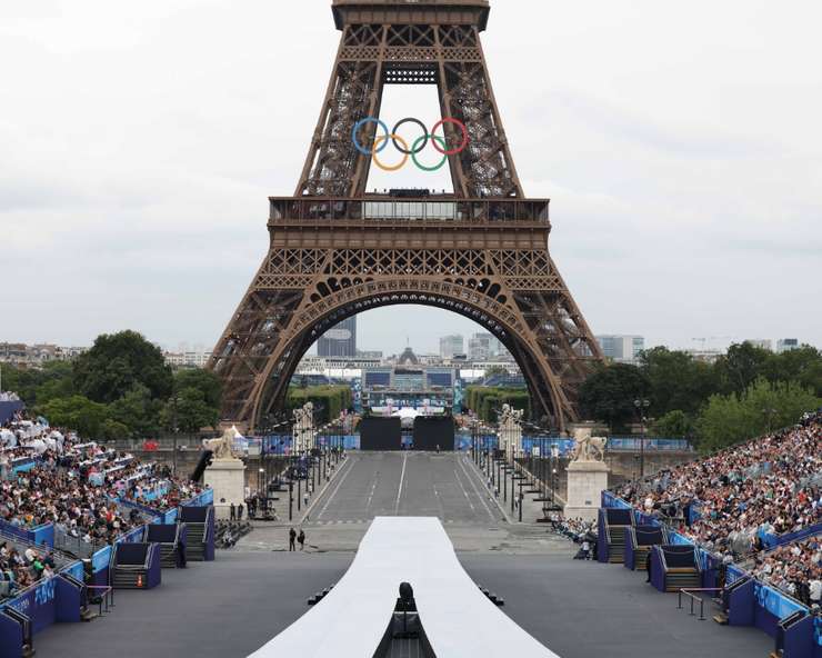 एन इवनिंग इन पेरिस, फ्रांस में ओलंपिक खेलों का रंगारंग उद्घाटन समारोह