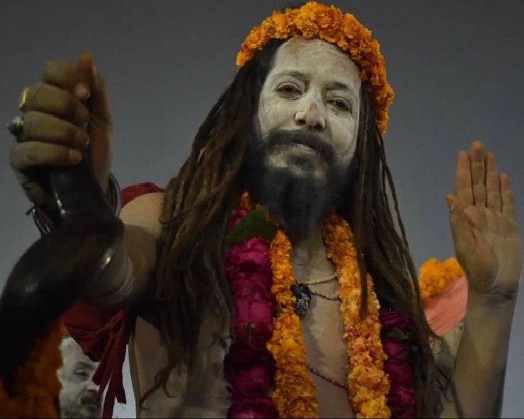 हां, यह सब हुआ कुंभ के मेले में