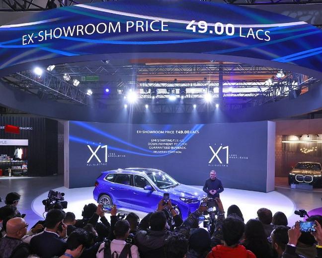 Auto Expo 2025 : BMW ने लॉन्च की अपनी पहले इलेक्ट्रिक कार X1, 49 लाख रुपए