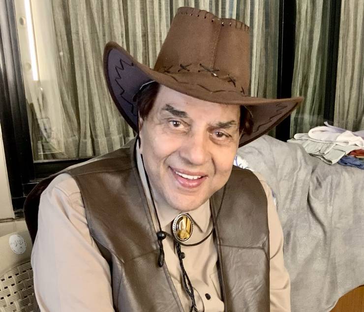 धर्मेंद्र के निधन की झूठी खबरों पर भड़कीं हेमा मालिनी, बोलीं- मीडिया थोड़ी इज्जत तो दें हमारे परिवार को