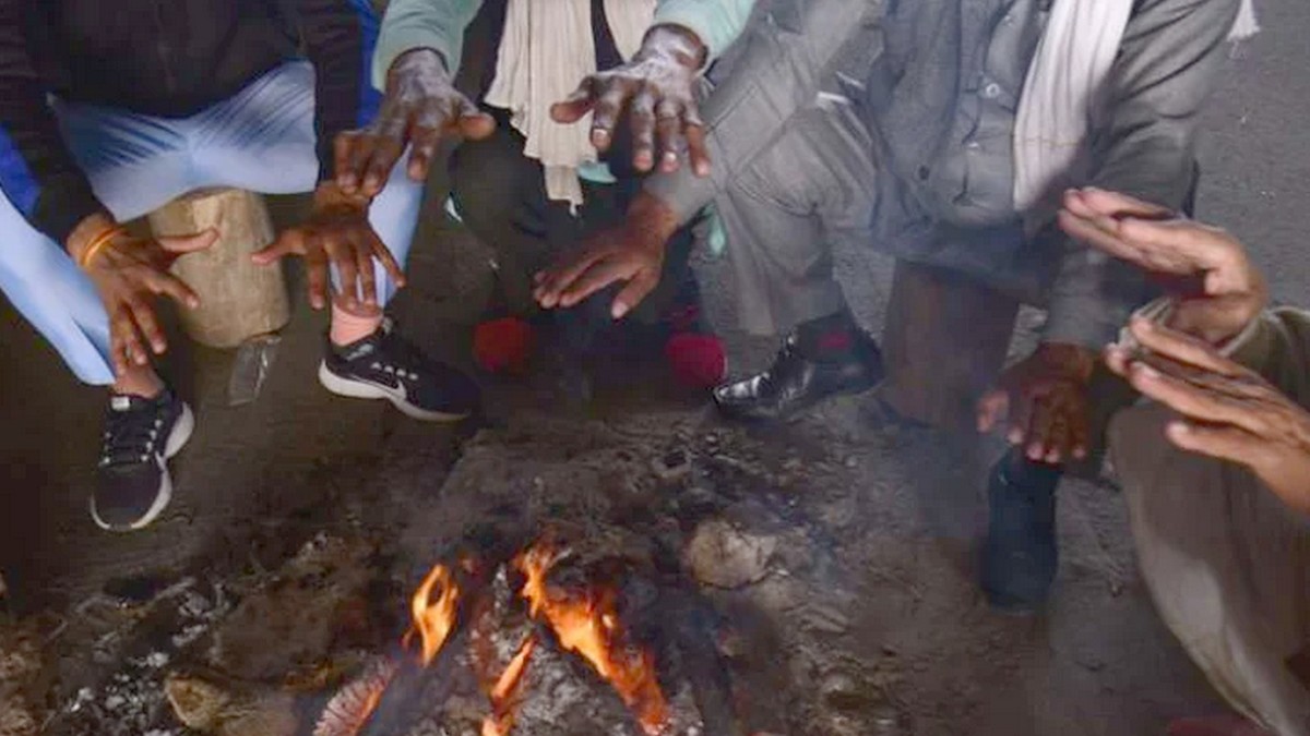 Weather Update : पहाड़ों पर बर्फबारी से इन राज्यों में चमकी ठंड, जानिए कहां कैसा है मौसम