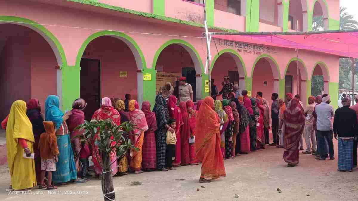 Bihar Voting : बिहार की 122 सीटों पर मतदान, 12 मंत्रियों की प्रतिष्‍ठा दांव पर