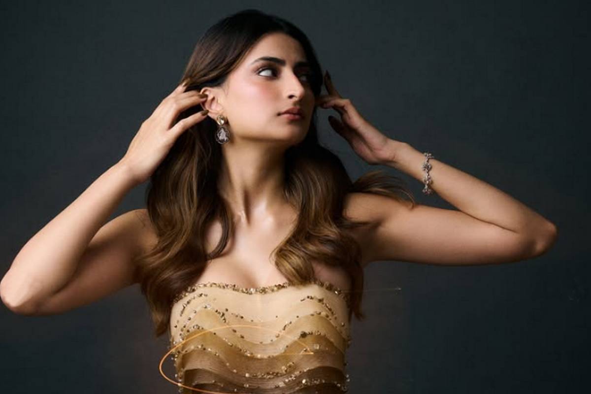 स्ट्रैपलेस गाउन पहन पलक तिवारी ने किलर अंदाज में दिए पोज, बोल्ड तस्वीरें वायरल