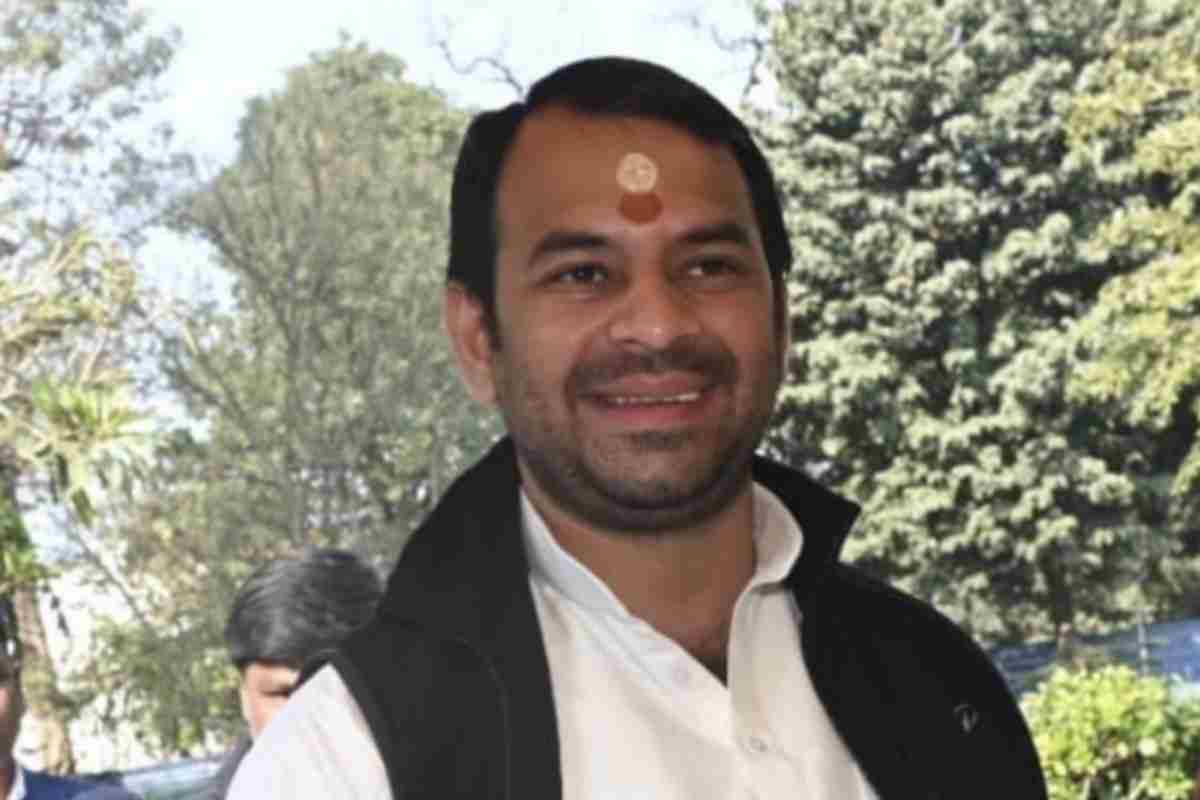 विजय सिन्हा के दही चूड़ा भोज में तेज प्रताप यादव, गरमाई बिहार की सियासत