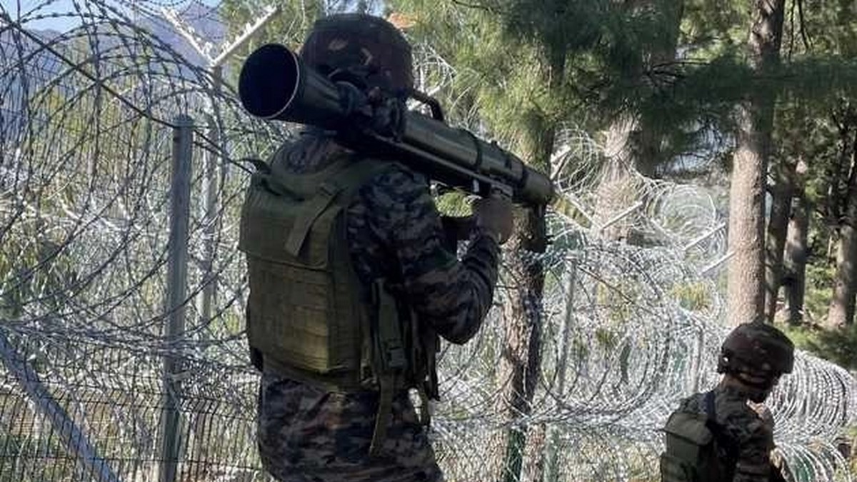 pakistan troops exchange brief fire along kashmir loc