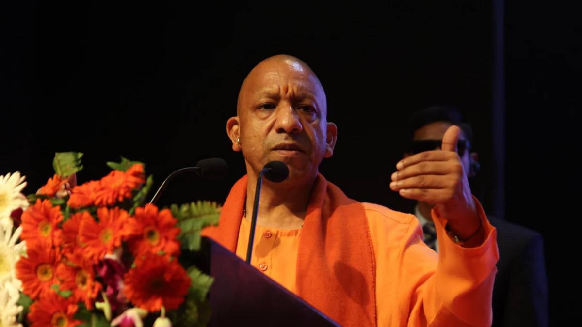 CM Yogi Holi gift