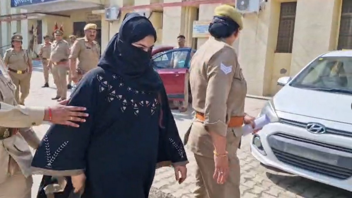 मुरादाबाद में बेटी ने प्रेमी संग रची डकैती की साजिश, अपने ही परिवार को बनाया निशाना, खौफनाक साजिश पढ़ उड़ जाएंगे होश