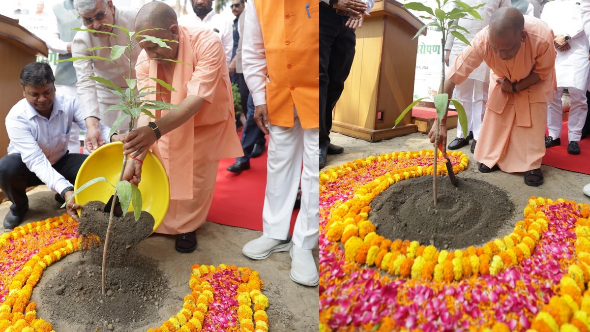 Chief Minister Yogi planted a tree in mother's name at his residence
