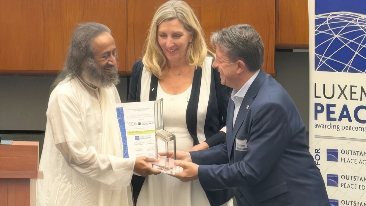 Gurudev Sri Sri Ravi Shankar was honored with the prestigious Luxembourg Peace Prize