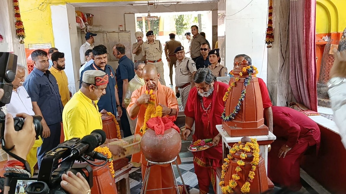 Chief Minister Yogi Adityanath's visit to Madhya Pradesh