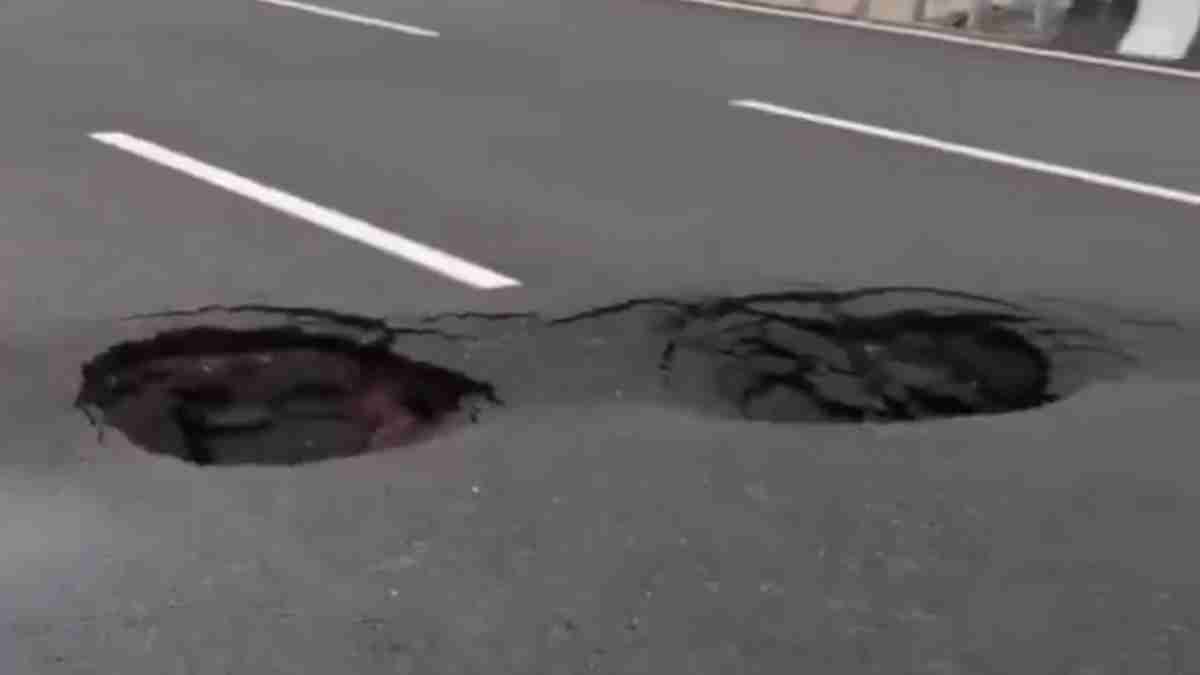 dangerous potholes on Expressway Photo : Social Media dangerous potholes on the road