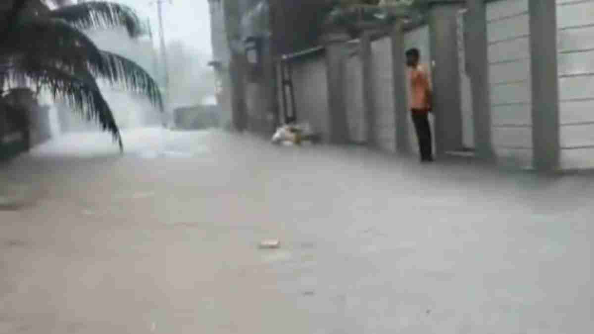 gujarat rain : 22 inch rain in a day in mangol gujarat rain
