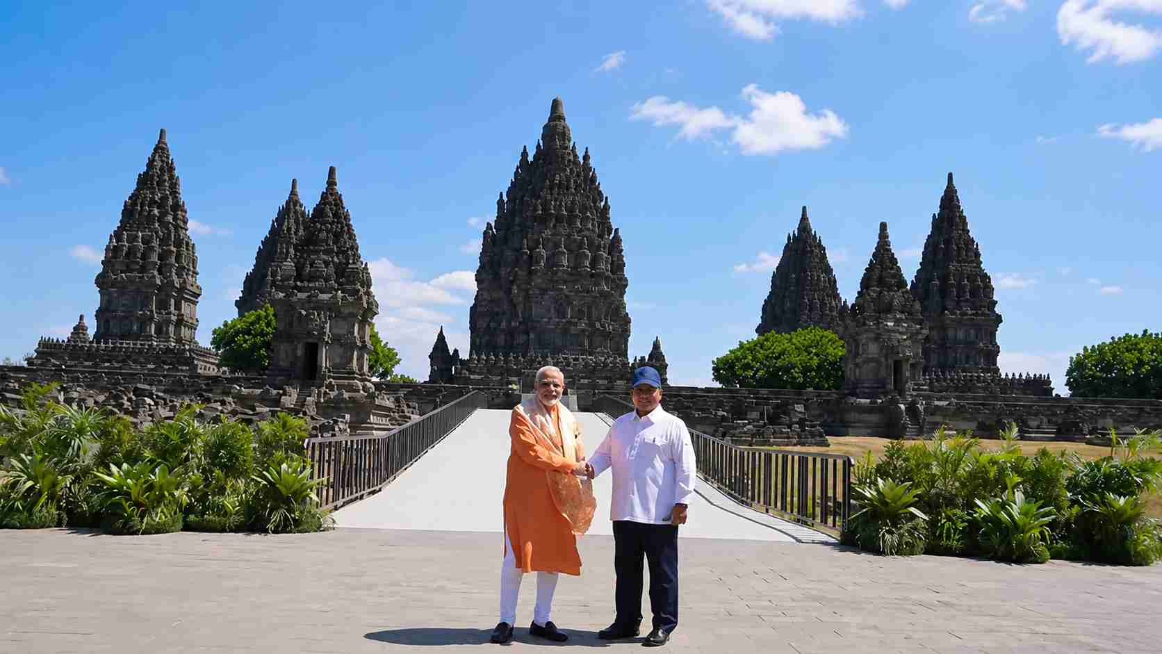 PM Modi in prambanan temple