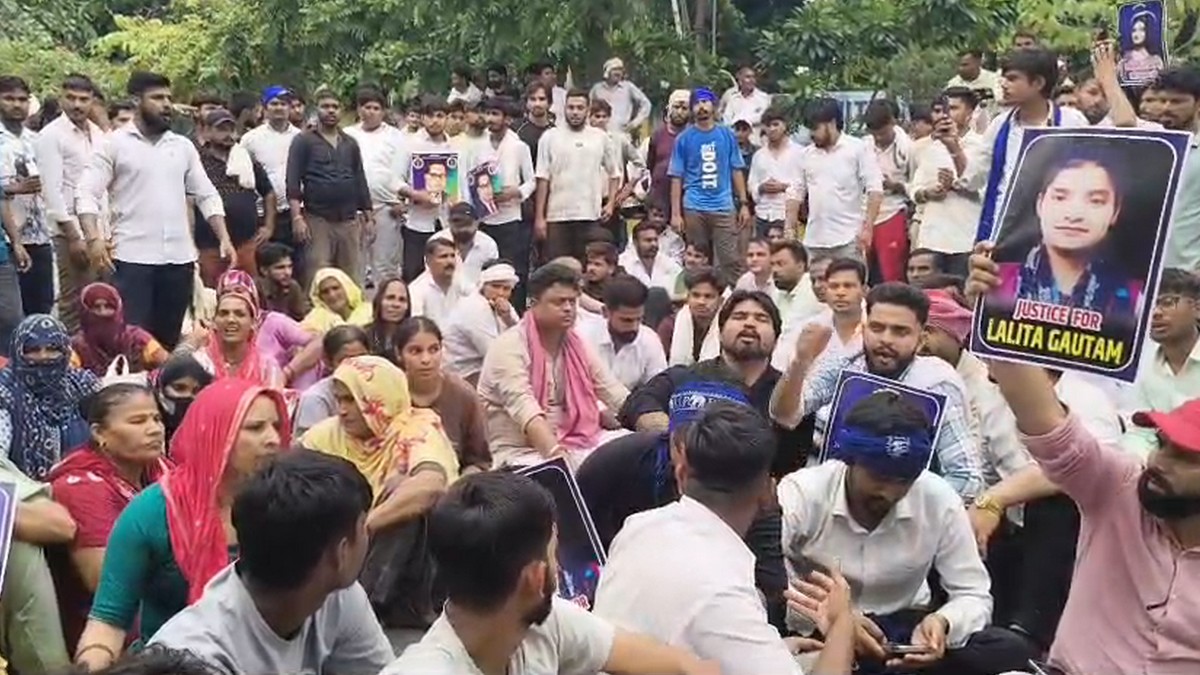 ललिता गौतम हत्याकांड : मेरठ में न्याय की मांग को ...