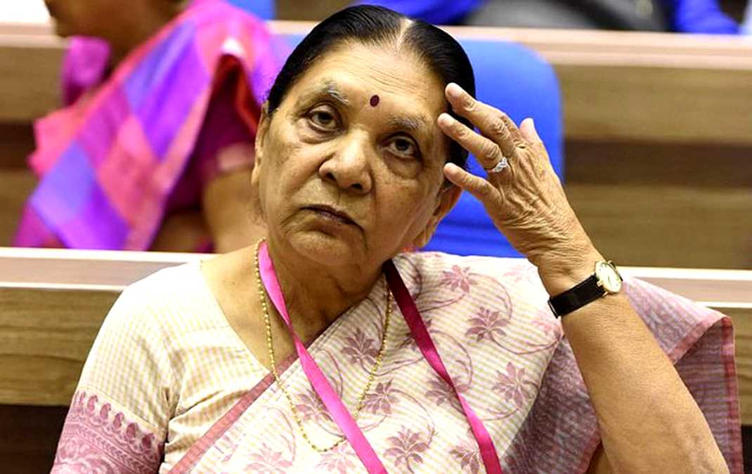 राज्यपाल आनंदीबेन पटेल के 'पराक्रम' वाले बयान पर ...