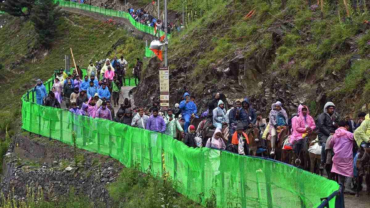 हिमलिंग पिघला, कम हुआ श्रद्धालुओं का उत्साह... ...