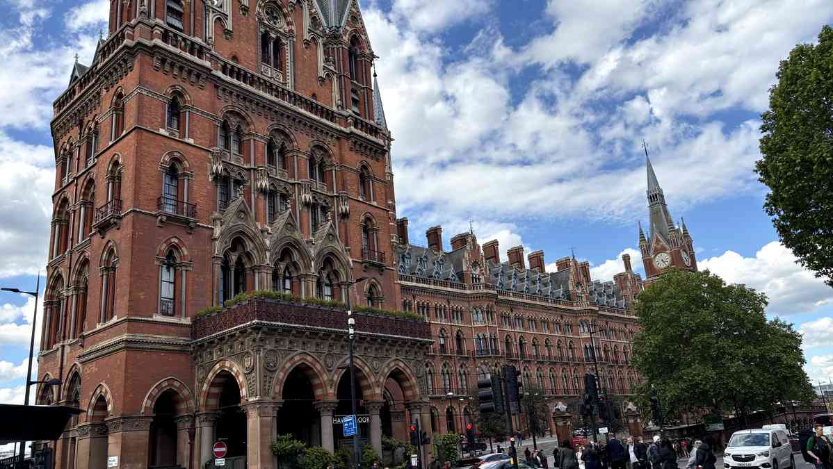 Trip To London: पाउंड को रुपए में गिनेंगे तो चाय ...