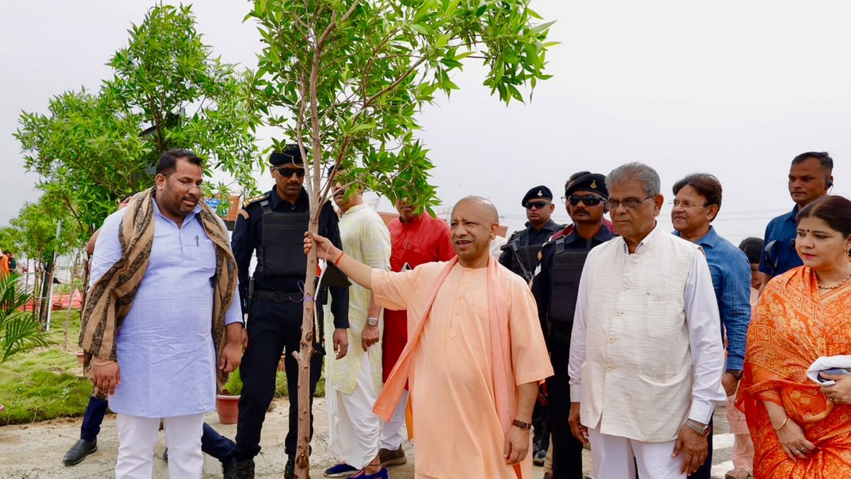 Chief Minister Yogi Adityanath Chief Minister Yogi Adityanath explained importance of tree plantation