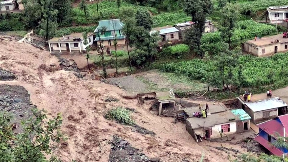 कश्‍मीर में कई जगह फटे बादल, पुंछ और राजौरी में ...