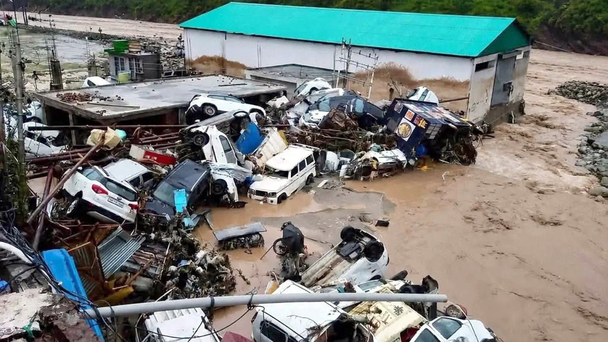 Jammu & Kashmir Weather Update News Cloudbursts at multiple locations in Kashmir, Rain wreaks havoc in Poonch and Rajouri