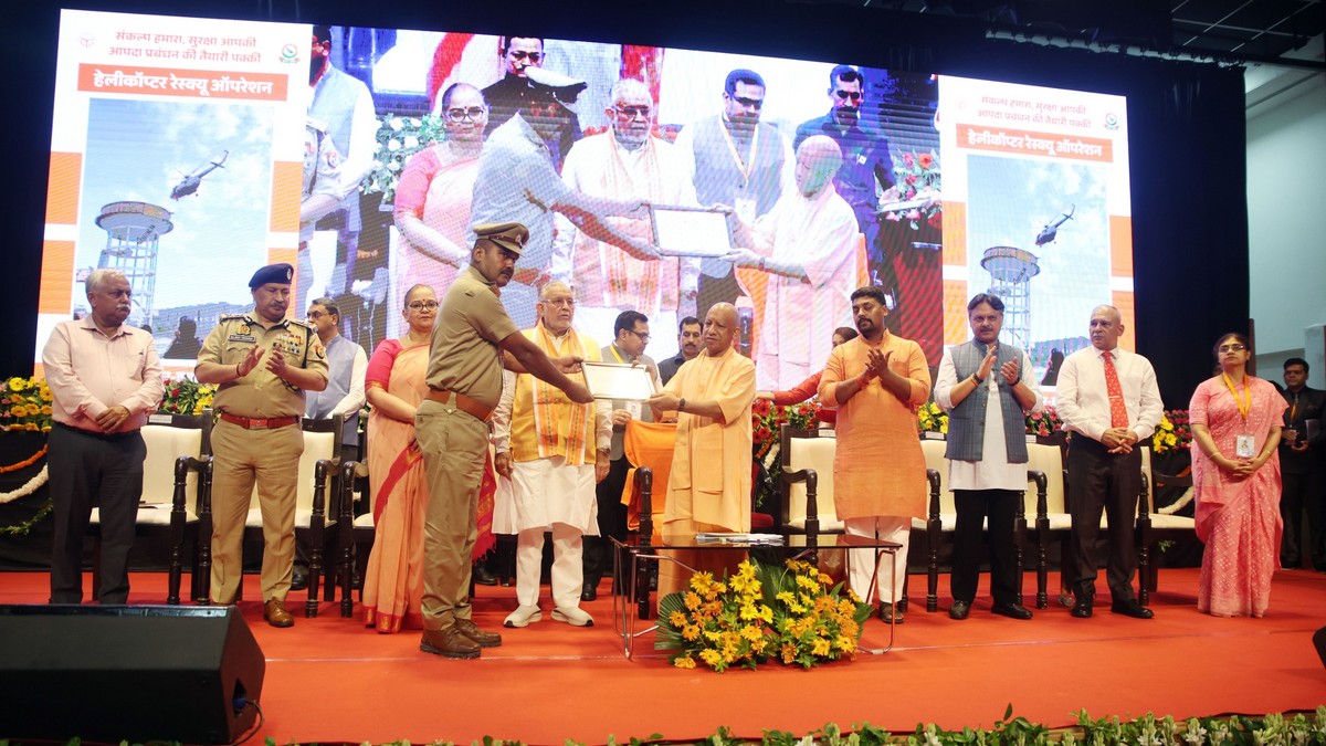 Chief Minister Yogi Adityanath Chief Minister Yogi honored personnel from SDRF, PAC and Fire Services